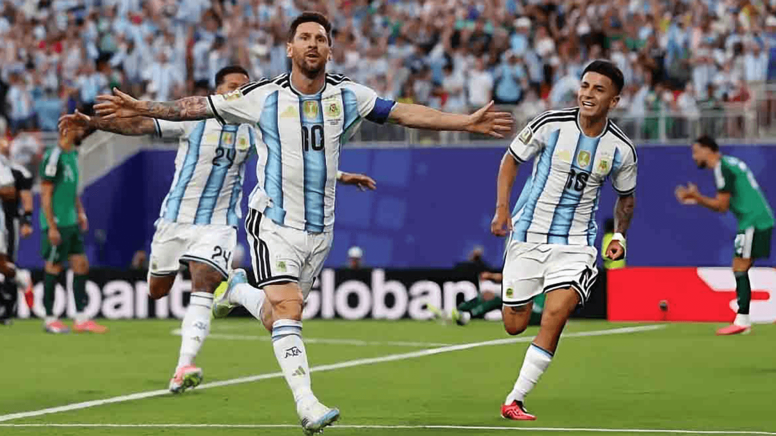 ميسي يسجل هاتريك تاريخي والأرجنتين تكتسح الجزائر 3-0!